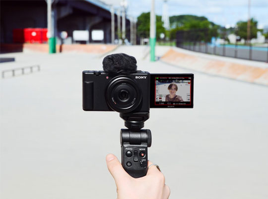 Sony ZV-1F tripod grip selfie